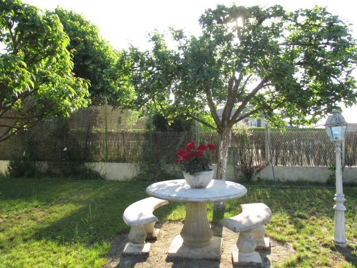 Les Roses De Rita Apartment Boisset-les-Montrond Luaran gambar